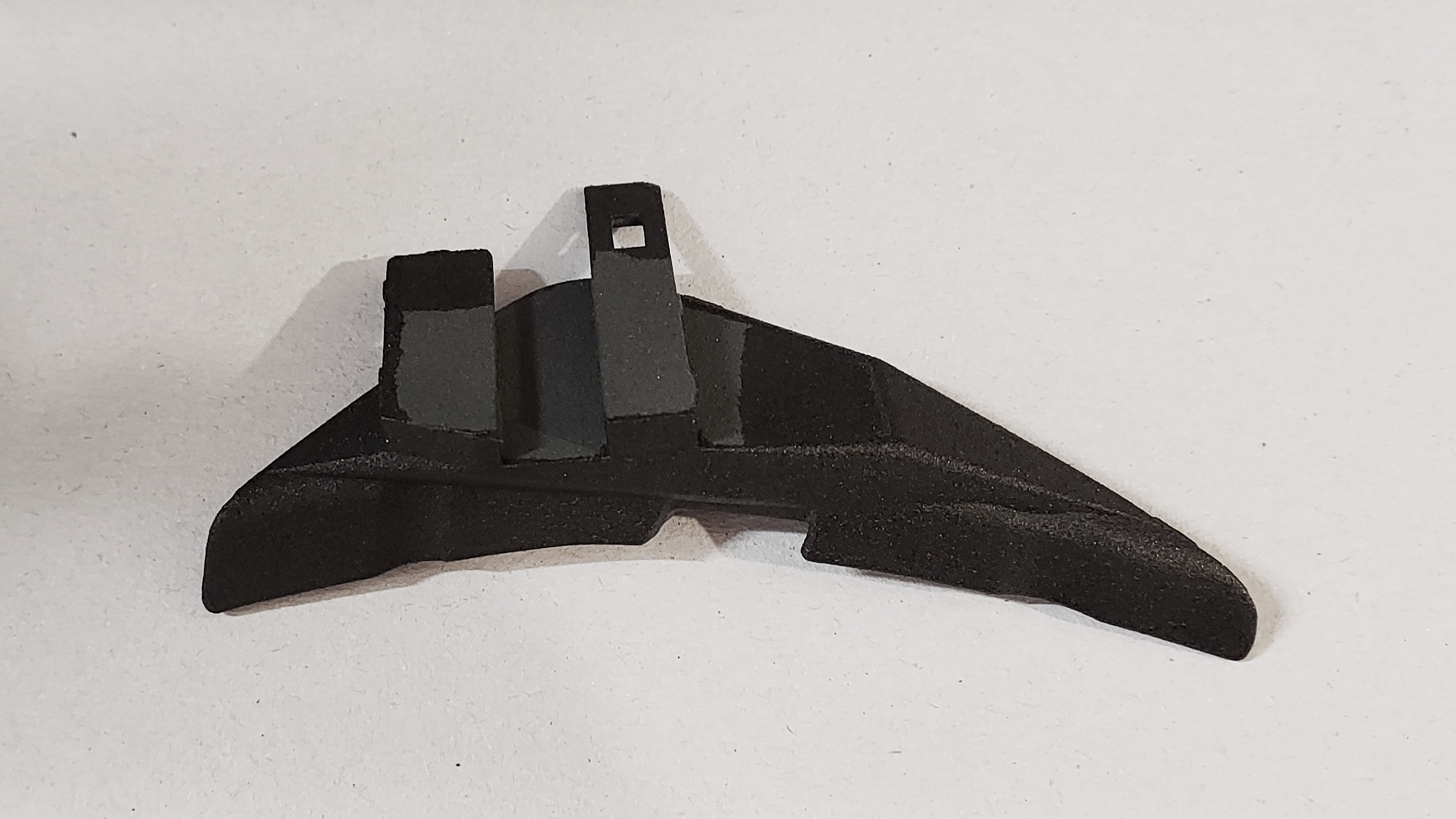 Adapter fuer das Cardo Packtalk Edge an einem Shoei GT-Air
